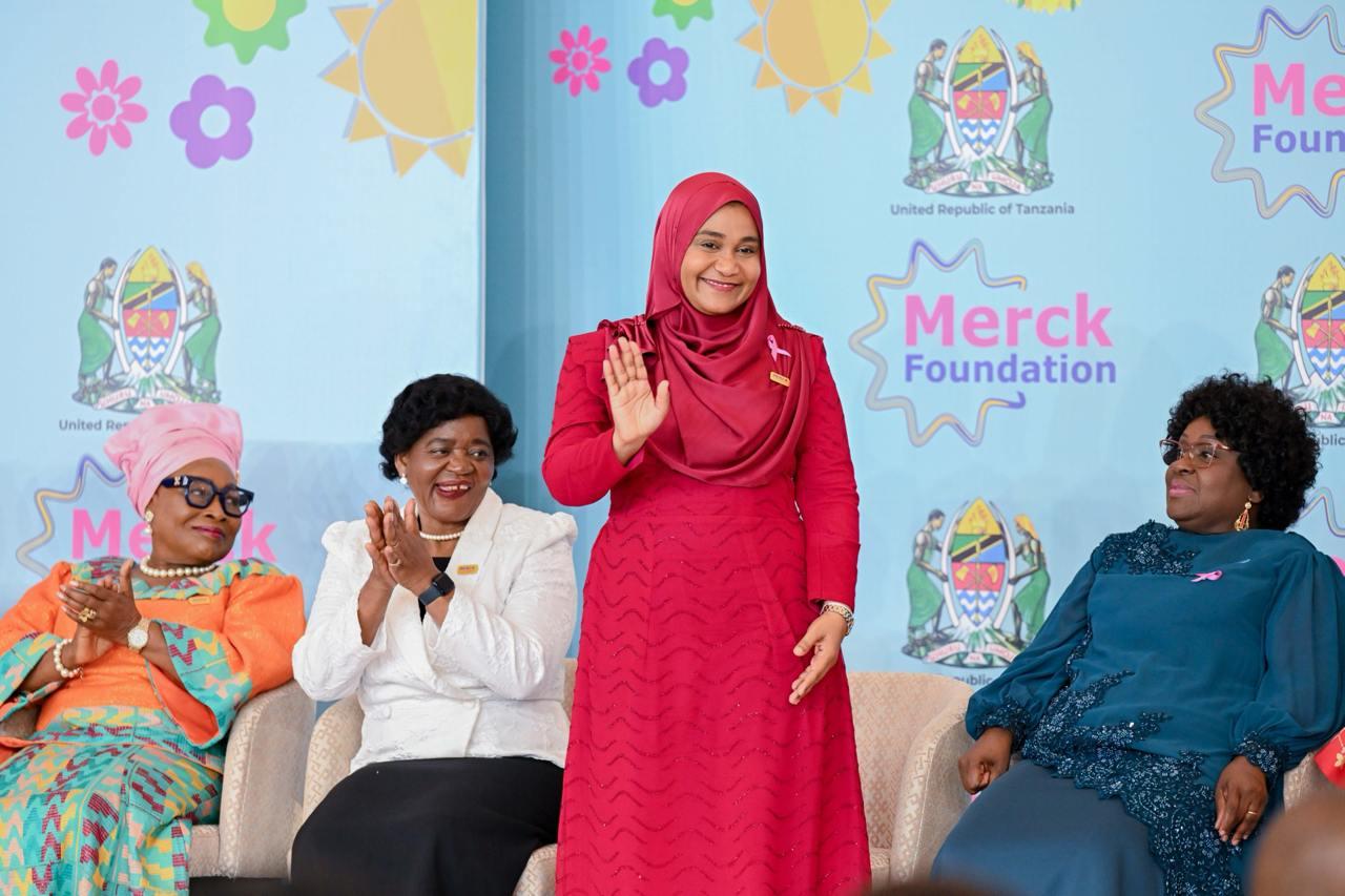 ރައީސުލްޖުމްހޫރިއްޔާގެ އަނބިކަނބަލުން މެޑަމް ސާޖިދާ މުޙައްމަދު، ފޮޓޯ--/ ރައީސް އޮފީސް