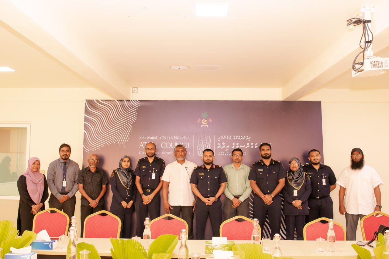 އިމިގްރޭޝަނުން  އަދި ކުޑަހުވަދޫ ކައުންސިލްގެ އިސްވެރިން އެކުގައި ފޮޓޯ--/ އިމިގްރޭޝަން