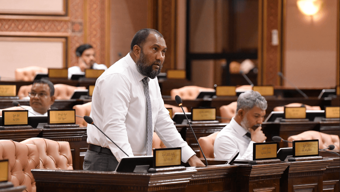 ''ޑޯންޓް މިސްލީޑް!''، ކްރެޑިޓްކާޑާއި ގުޅުވައި ފަތުރަނީ ބުހުތާން ދޮގެއް: މެމްބަރު އިބްރާހީމް މުހައްމަދު