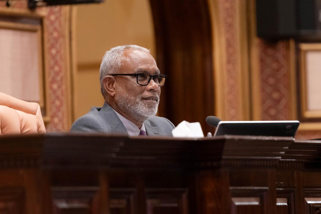 ރައީސްގެ ދަރިކަލުންނާ ގުޅުވާ ދެއްކި ވާހަކަތައް ބަލާ ފިޔަވަޅުއެޅުމަށް މަޖިލިސް ރައީސް ގޮވާލައްވައިފި