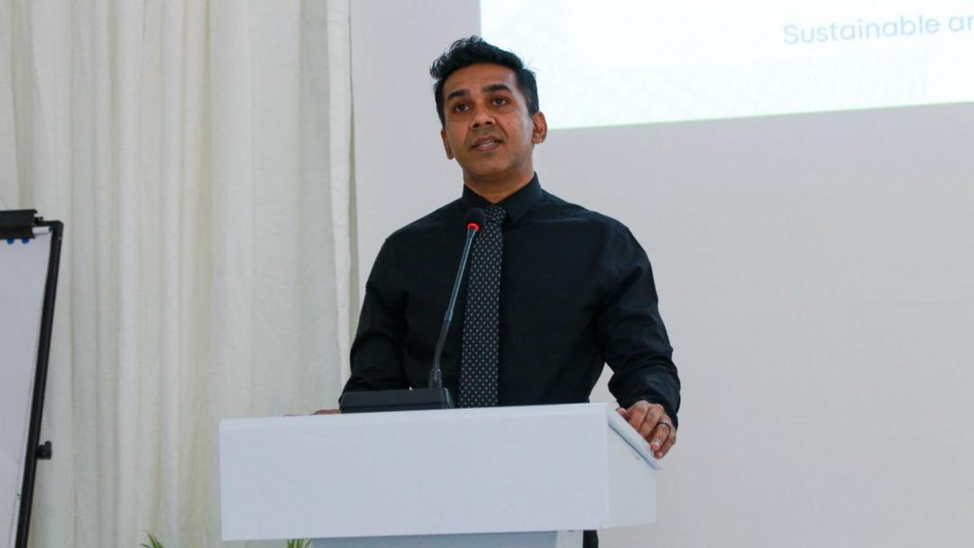 ސްޓޭޓް މިނިސްޓަރު ފައިރޫޝް ހޯމްލޭންޑަށް 