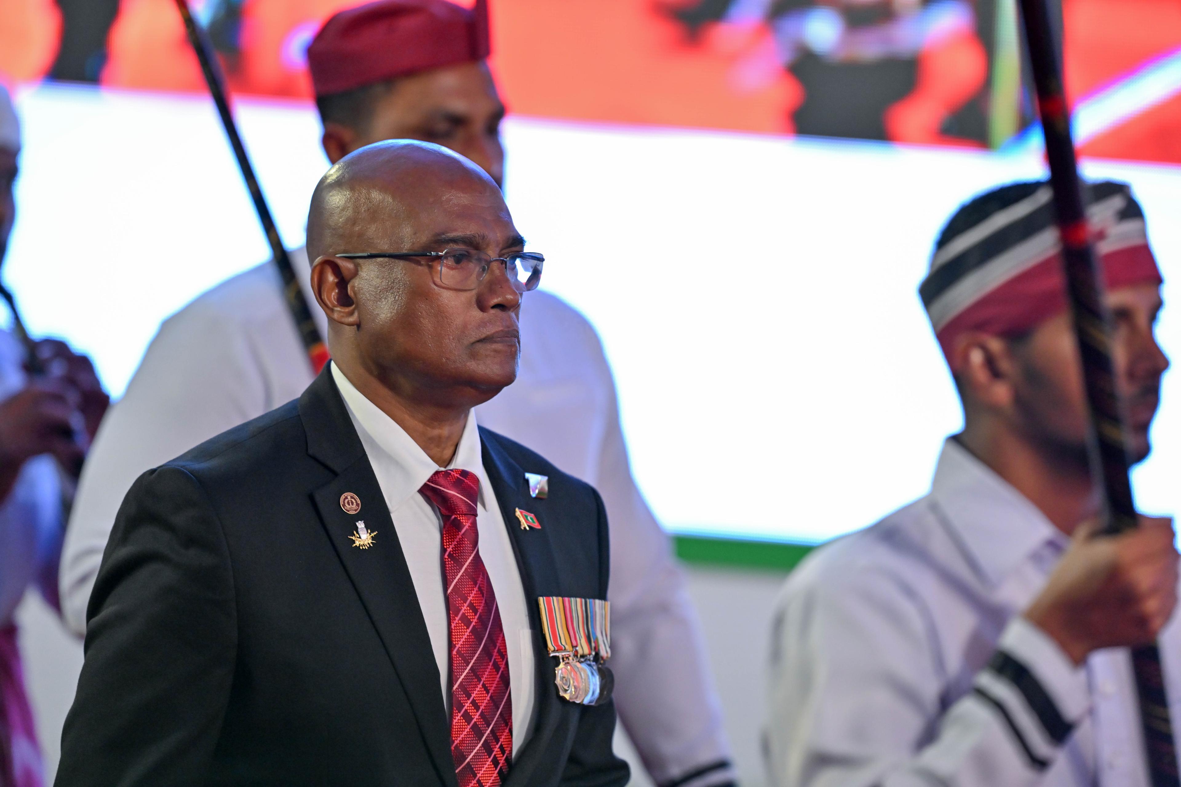 ނޮވެމްބަރު 3 ގެ ހަނދާންތަކާއެކު ކޮޅަށް ހުންނެވުމުންވެސް ސެލިއުޓް ކުރަން ޖެހޭ