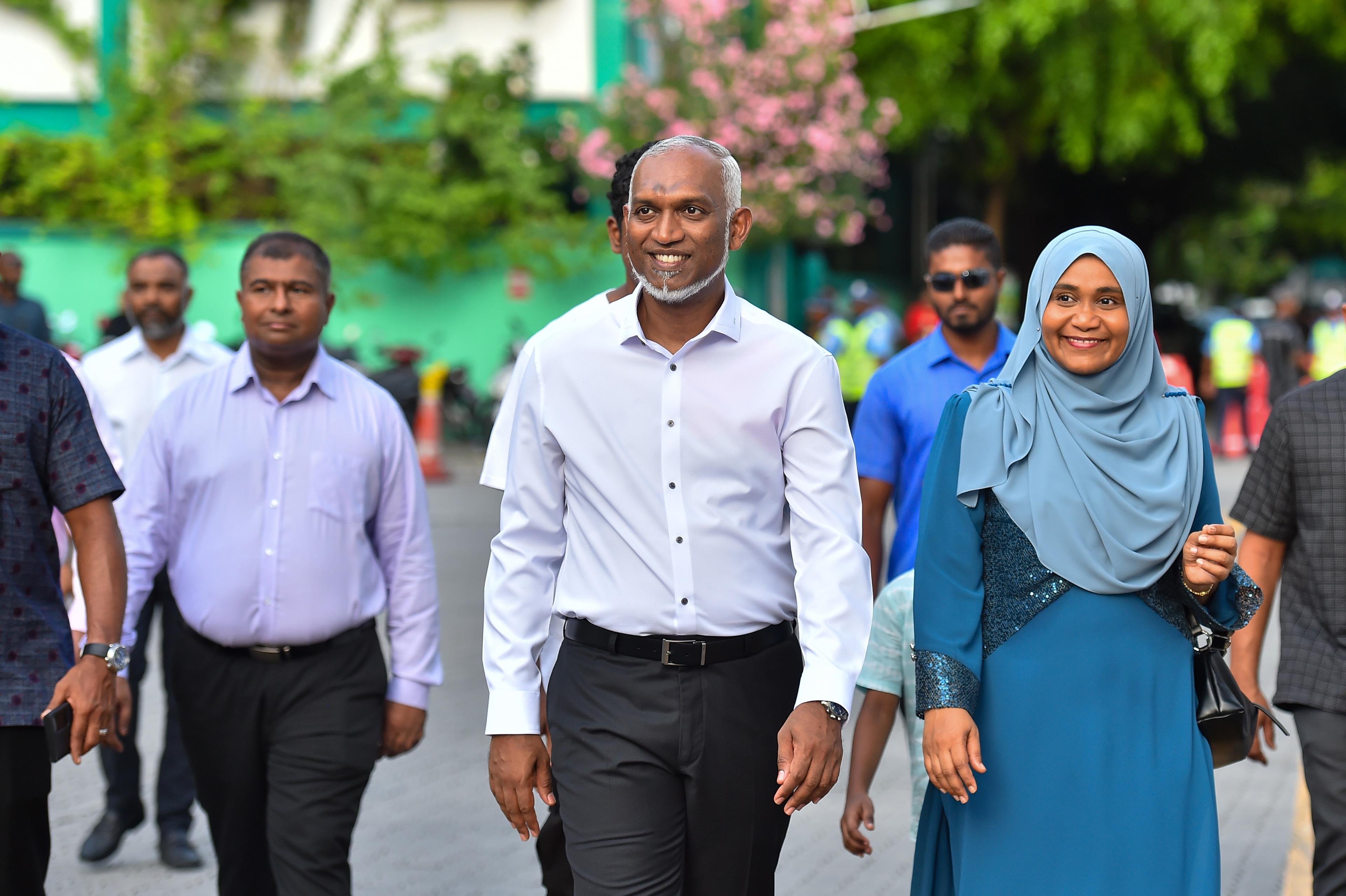 އިނގިރޭސިވިލާތަށް ކުރެއްވި ދަތުރުފުޅަށް ފަހު، ރައީސް ރާއްޖެ ވަޑައިގެންފި