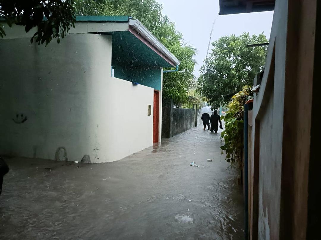 ވިއްސާރައިގައި ކުރެންދޫގެ 70 ގެއަކަށް ފެން ވަދެ، ބޮޑެތި ގެއްލުންތަކެއް