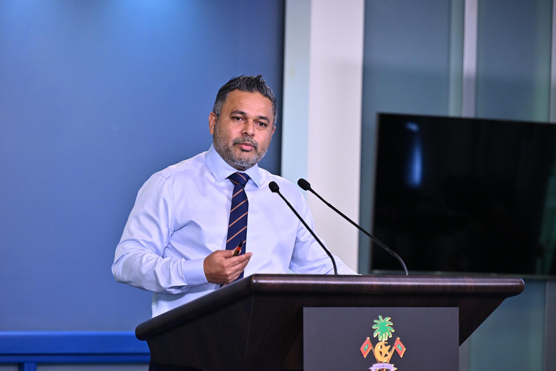 ރައީސް މުޢިއްޒަކީ ފަސްޖެހިވަޑައިގަތުމެއް ނެތި ޤާނޫނުގެ ވެރިކަން ނަގަހައްޓާނެ އިޚްލާސްތެރި ވެރިއެއް: ޝިޔާމް