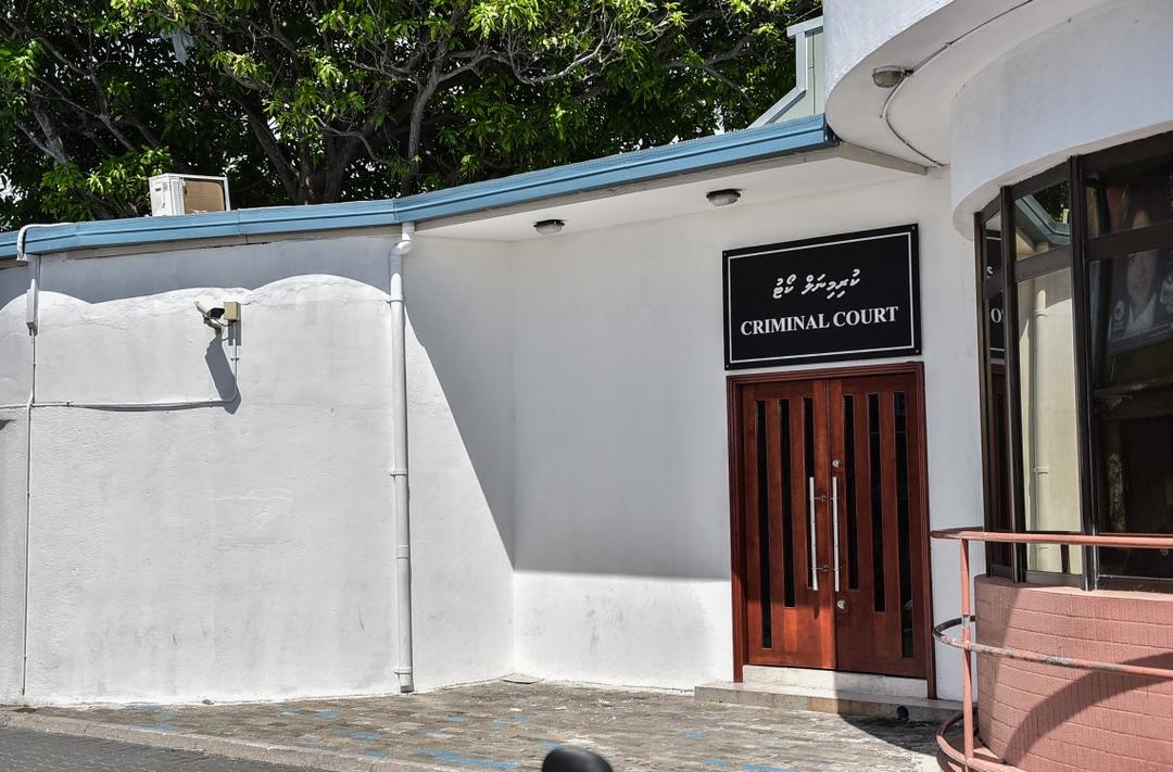 ކޯޓުގެ ހުރުމަތް ކެނޑި މީހަކު ޖަލަށް 