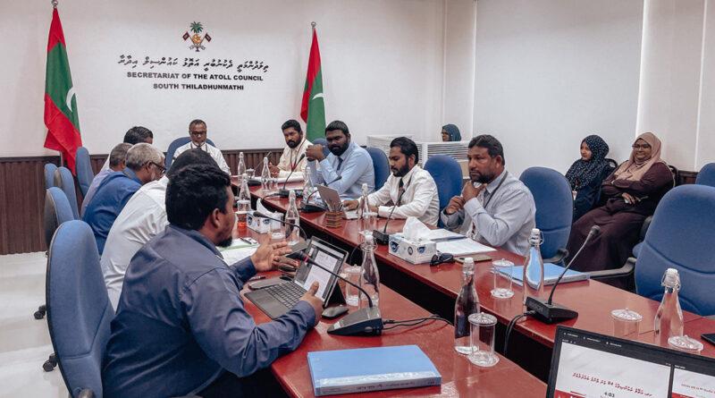 އަތޮޅު ކައުންސިލް ބަޖެޓުން ހަރަދުކޮށްގެން ބެންކޮކަށް ދިޔަ މައްސަލަ ބަލަނީ 