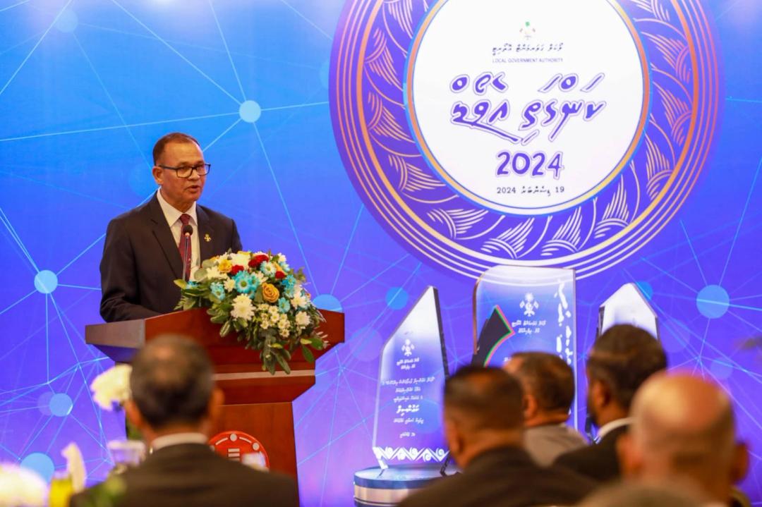 ލާމަރުކަޒީ ނިޒާމު ހަރުދަނާކުރެވޭނީ ހުރިހާ އެންމެންވެސް ފާރަވެރިވެރިވެގެން: ވަޒީރު އާދަމް ޝަރީފް   