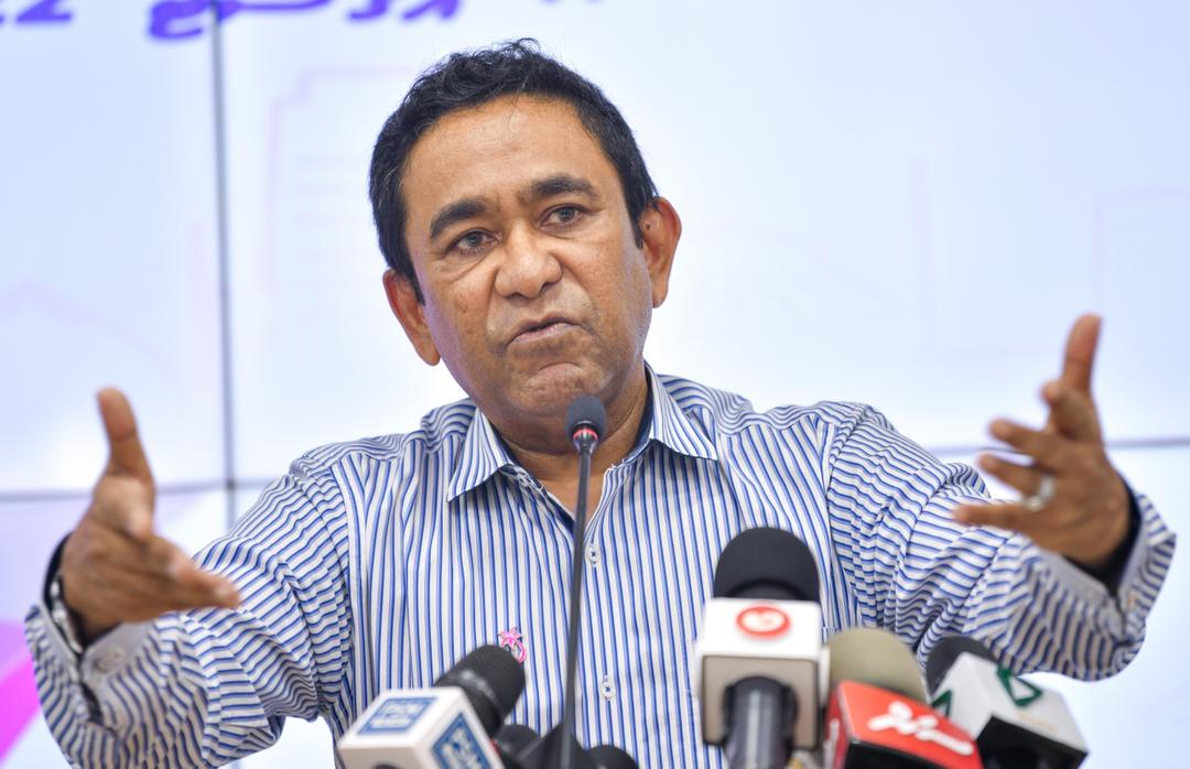 ހިލާލީގޭ މޭޒެއް މަތީ  344 ބަންޑަލްގައި 17 މިލިއަން ރުފިޔާ 