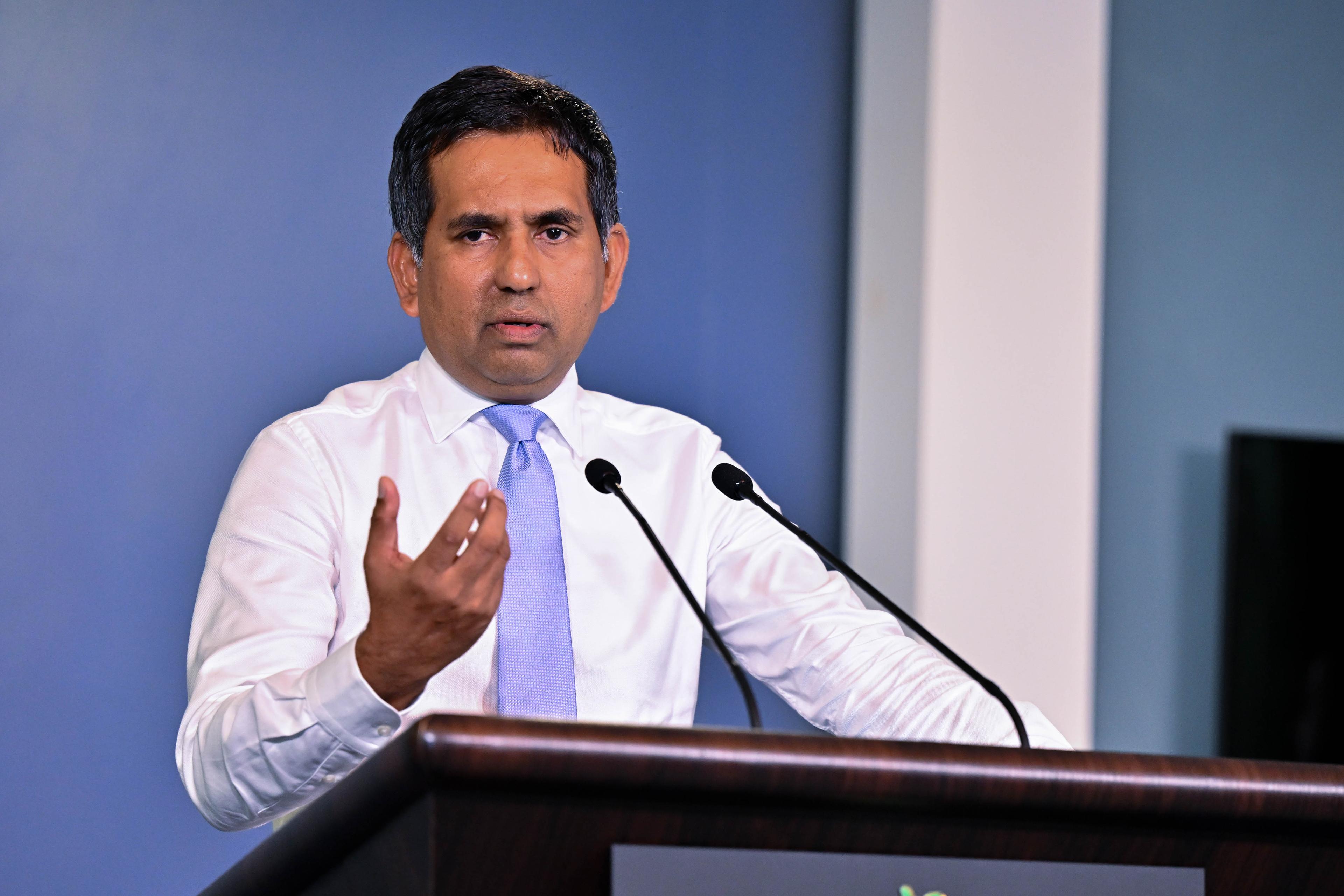 އިގްތިސާދާއި ވިޔަފާރިއާއި ބެހޭ ވަޒީރު މުހައްމަދު ސައީދު --ފޮޓޯ/ރައީސް އޮފީސް