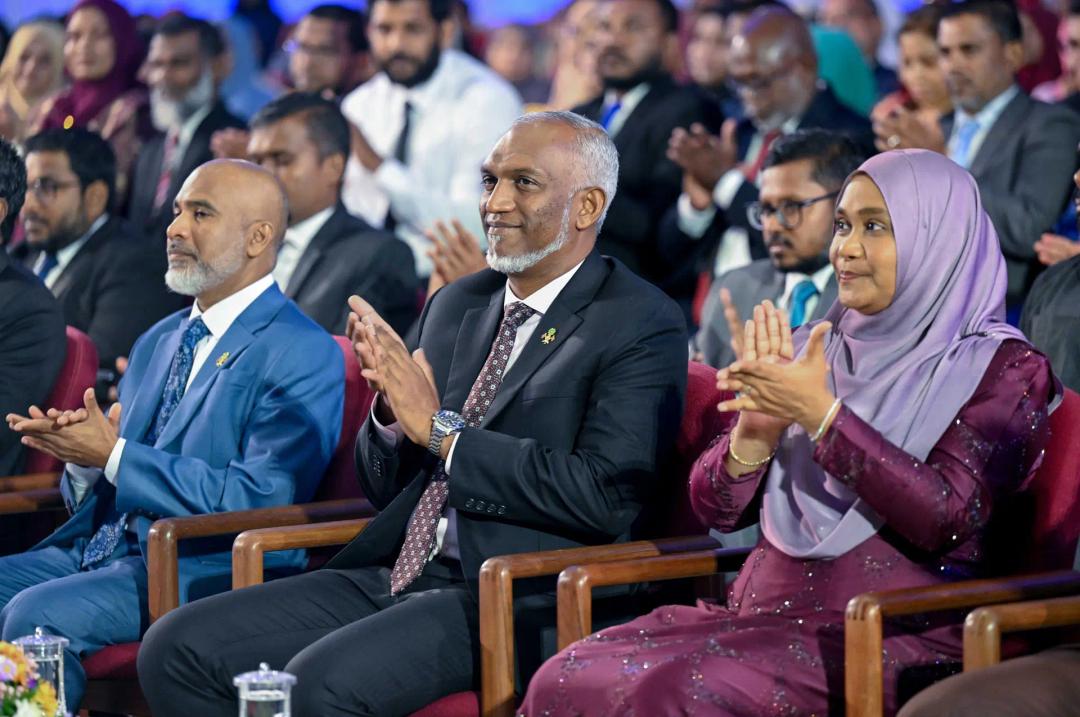 މުދައްރިސުންނަކީ އުށްބައްތިއެއްފަދަ ބައެއް، ކުރިއަށްދަނީ އެ އަލިކަމުގެ ތެރެއިން: ރައީސް 