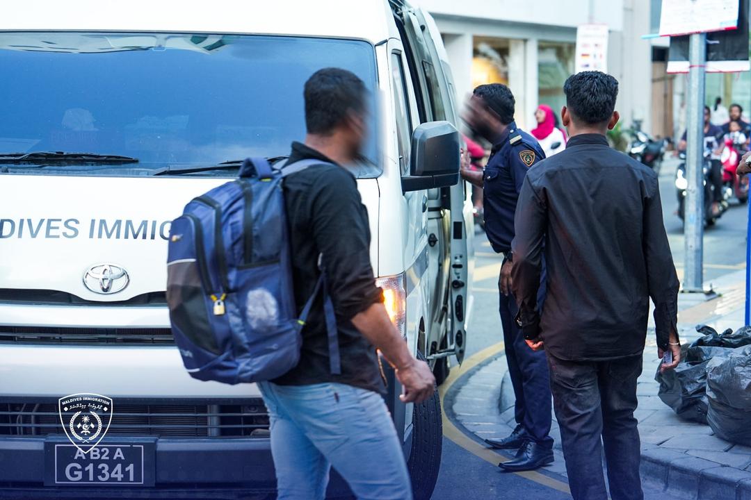މިއަދު މުޒާހަރާކުރި ބިދޭސީންގެ މައްސަލަ އެލްއާރުއޭ އިން ބަލަނީ 