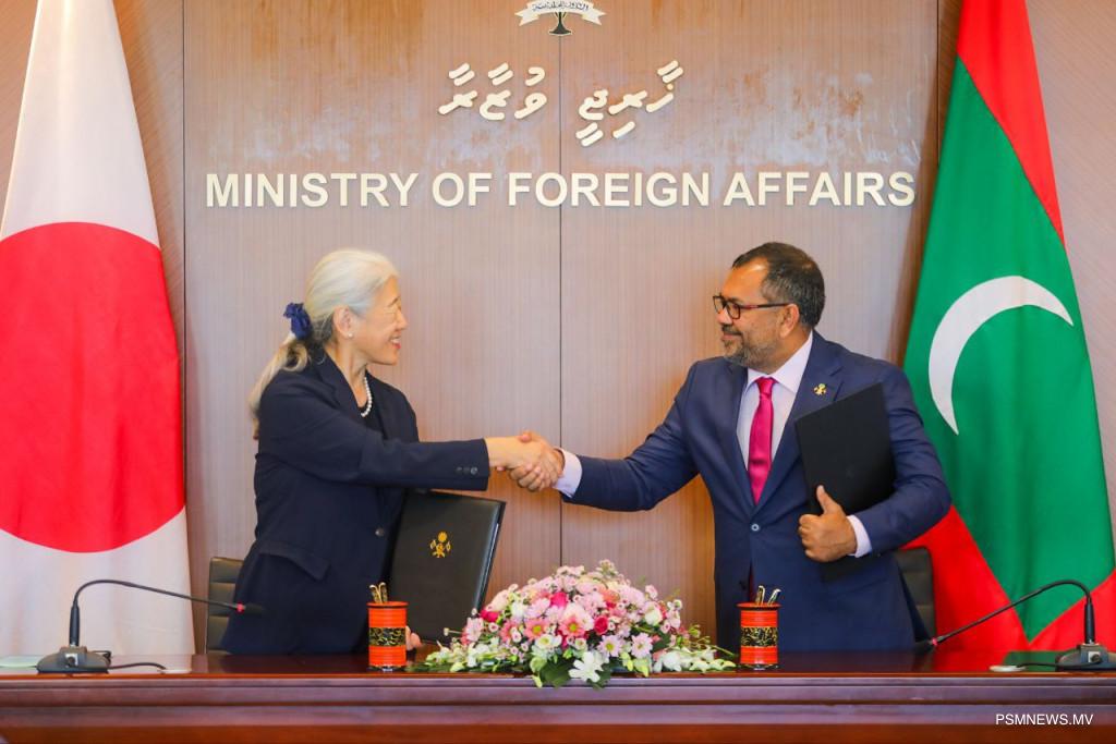 ޖަޕާނުގެ ހިލޭ އެހީގައި މާލޭގެ ބޭރު ތޮށި މަރާމާތުކުރަނީ