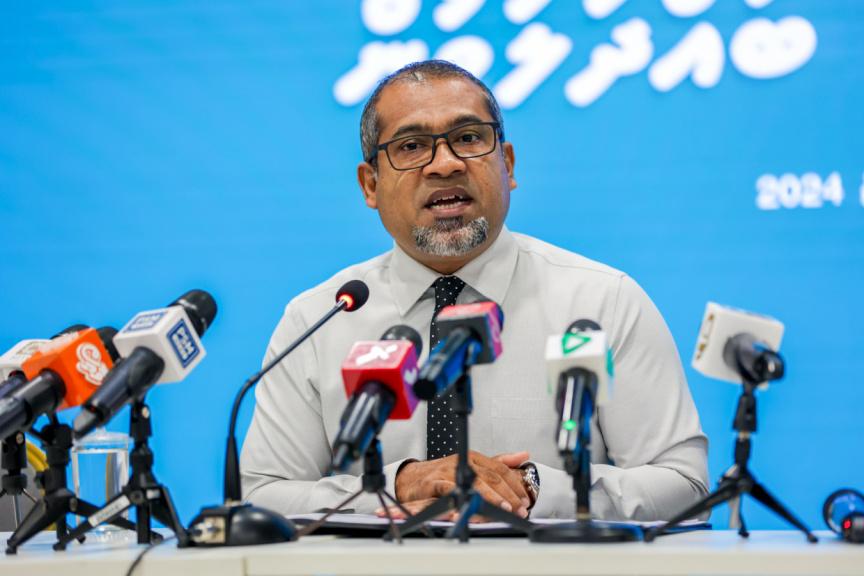 ހެލްތް މިނިސްޓަރ ޑރ.އަބްދުﷲ ޚަލީލް-- ފޮޓޯ/ސަން އޮންލައިން