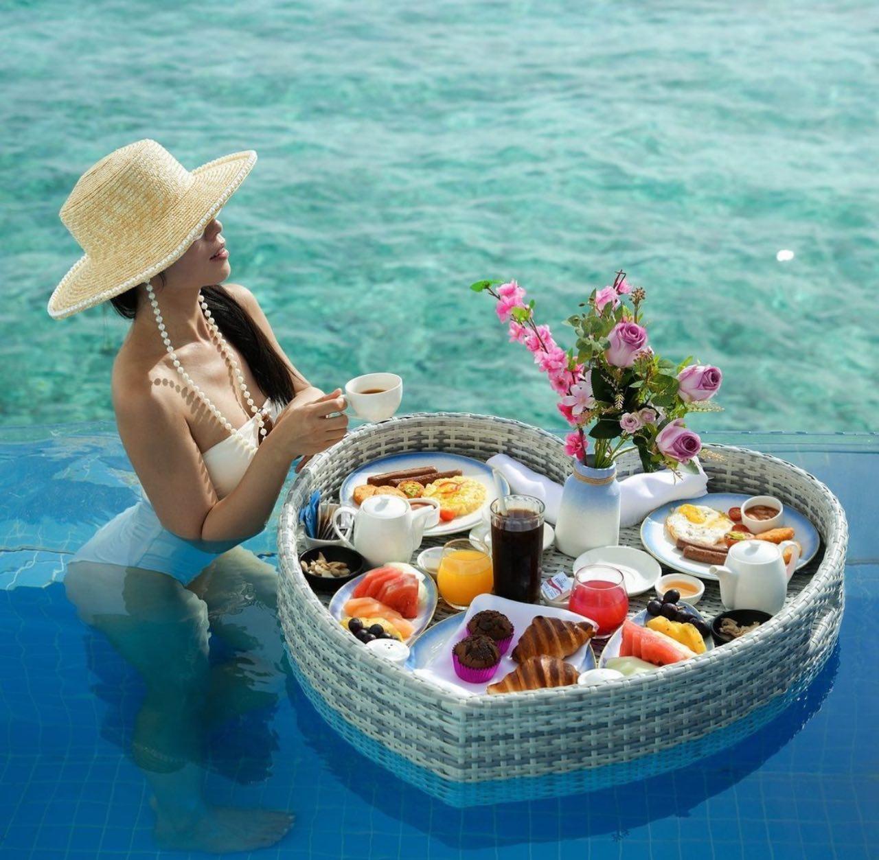 ފަސް ޤައުމަކުން، ކޮންމެ ޤައުމަކުން އަހަރުގެ މިހައިތަނަށް ލައްކައަކަށްވުރެ ގިނަ ފަތުރުވެރިން