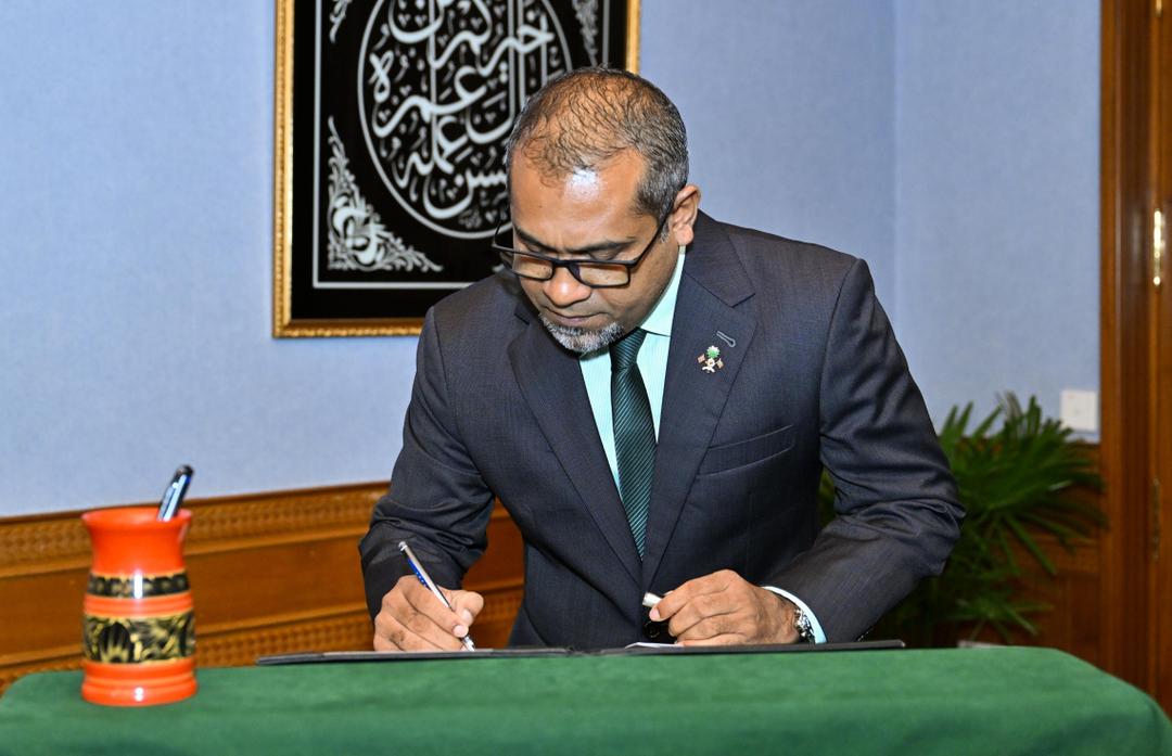 ފޮރިން މިނިސްޓަރ ޚަލީލް ރަސްމީ ދަތުރުފުޅެއްގައި ޔޫ.އޭ.އީ. އަށް ފުރާވަޑައިގެންފި