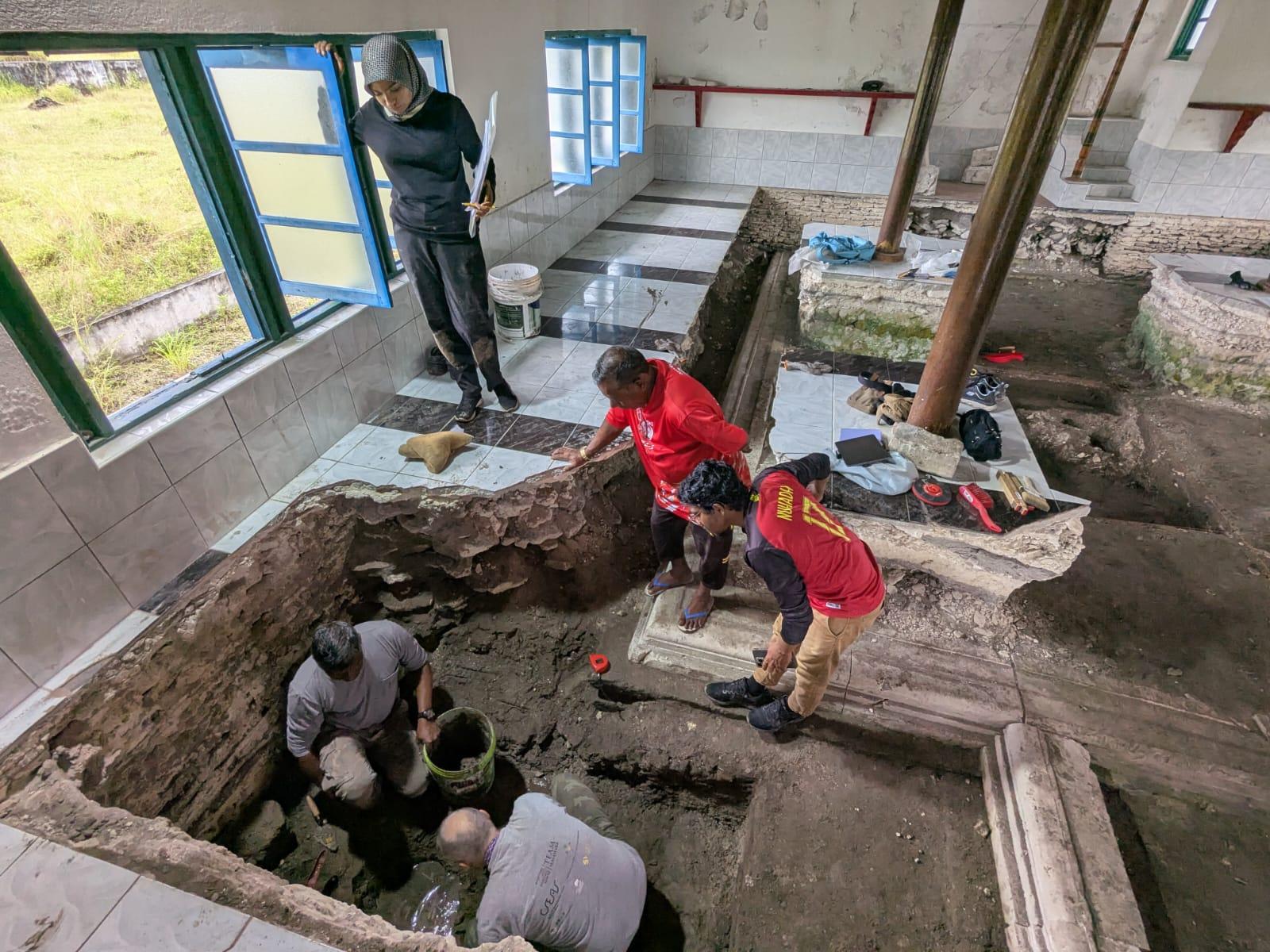 މާލެ އަތޮޅު ކާށިދޫން ފެނުނު އެވޭލާ މިސްކިތާ ބެހޭ ދިރާސާތައް  ފެށުން 