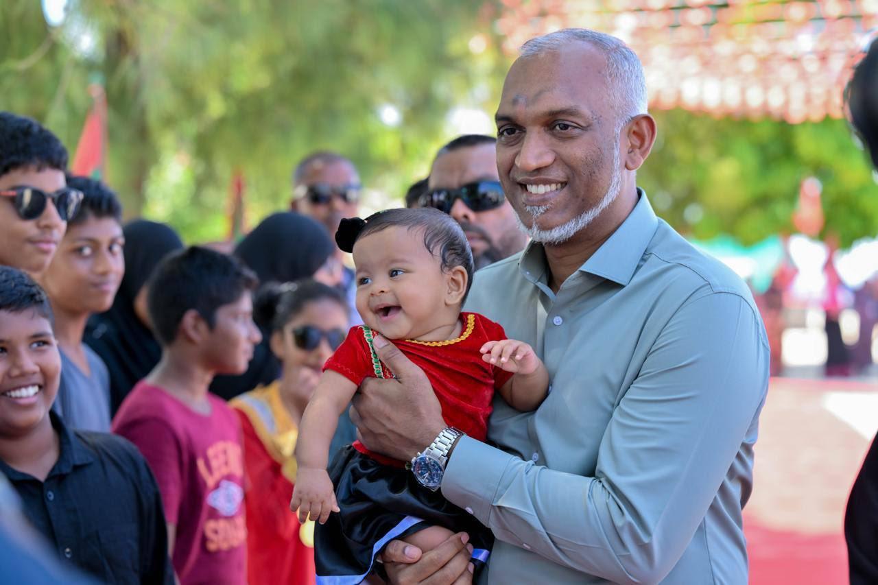 ރައީސުލްޖުމްހޫރިއްޔާގެ ދެކަނބަލުން އީދު ސަލާމް ކުރެއްވުން މާދަމާ