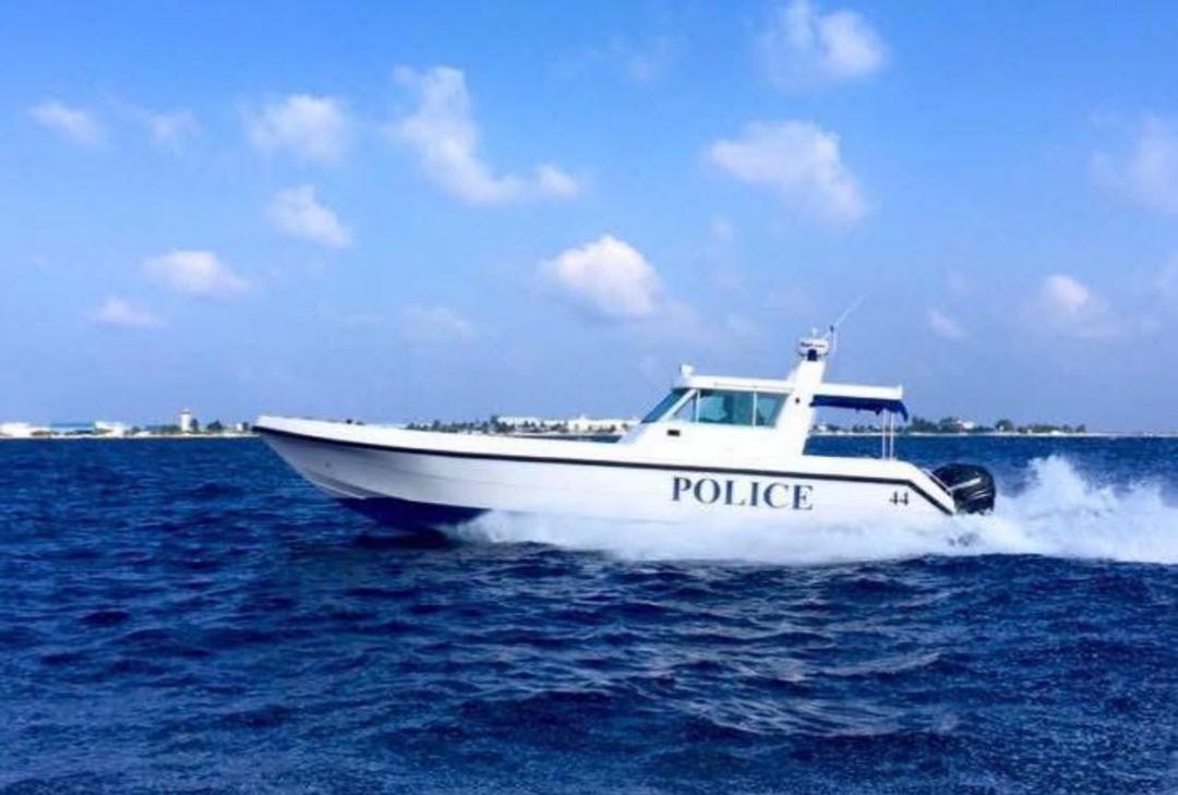 މަރުވެފައި އޮތް މީހެއްގެ ހަށިގަނޑު ކަނޑުމަތިން ފެނިއްޖެ