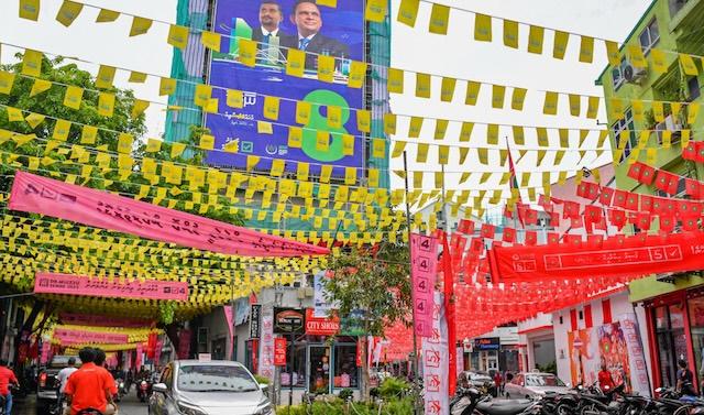 އިންތިހާބެއްގެ ކެމްޕެއިނެއްގެ ތެރެއިން --  ފޮޓޯ: މިހާރު