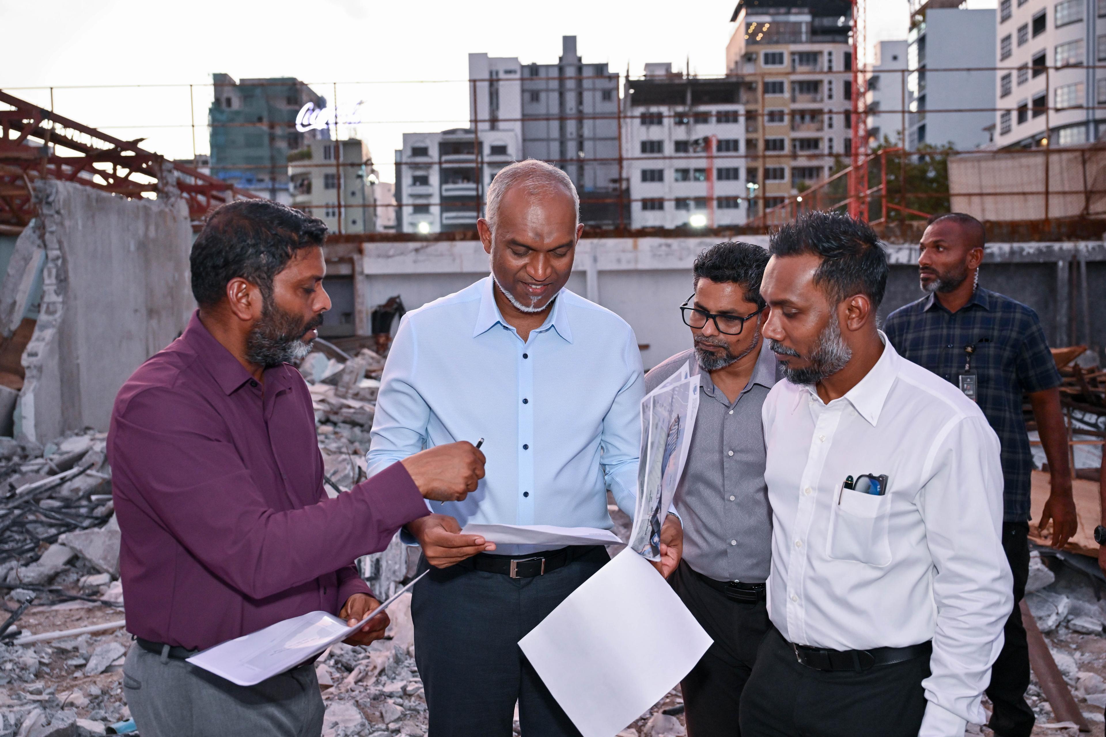 ނޭޝަނަލް ސަރފިންގް ސްޓޭޑިއަމްގެ މަސައްކަތް ކުރިއަށްދާގޮތް ރައީސް ބައްލަވާލައްވައިފި 