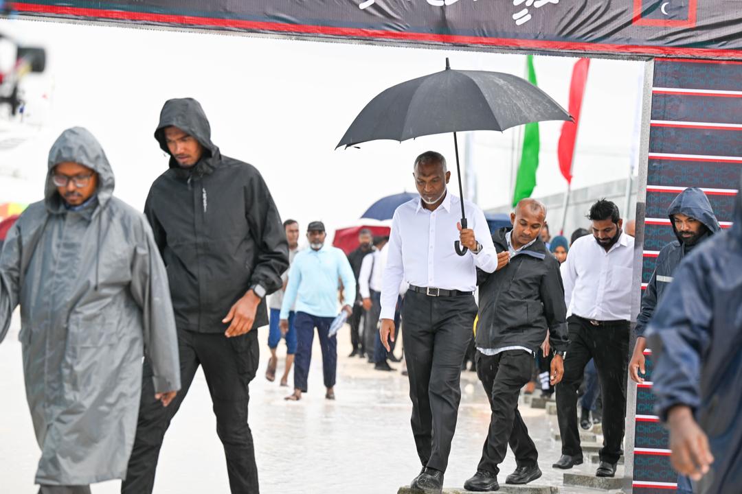 މި މުރާލިކަމާއި އޯގާވެރިކަން ، ގަދަ ކަނޑުގައި، ބާރު އަވީގައި ބޯވާރޭގައި ވެސް ޚިދުމަތުގައި