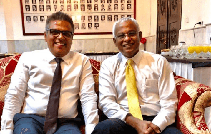 ރީކޯ މޫސައާއި ކުރީގެ ރައީސް އިބޫ، އިބޫގެ ވެރިކަމުގައި މޫސަގެ ކުންފުނިތަކަށް ބޮޑެތި ލުއިތައް ދިން، ފޮޓޯ: ސޯޝަލް މީޑިއާ
