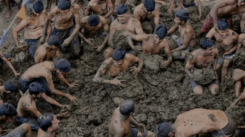  އިންޑިއާގެ އަވަށެއްގައި ދިވާލީ ފާހަގަކުރަން ގެރީގެ ނަޖިހާއެކު އުފާ ފާޅުކޮށްފި