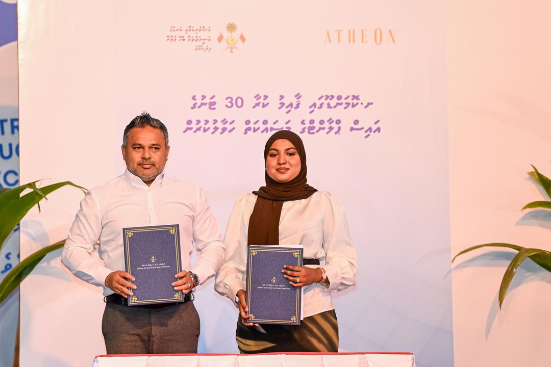 ކޮމަންޑޫ މަސްވެރިންނަށް އުފާވެރިކަން، 30 ޓަނުގެ އައިސް ޕްލާންޓެއް ޤާއިމްކުރަން ހަވާލުކޮށްފި