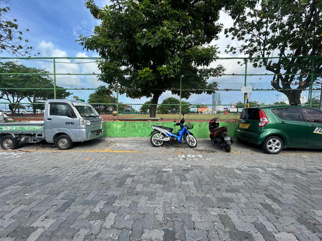 ކާރު ޕާކިން ޒޯންތަކުގައި ބަހައްޓާ ސައިކަލުތައް ޓޯކުރަން ފަށައިފި