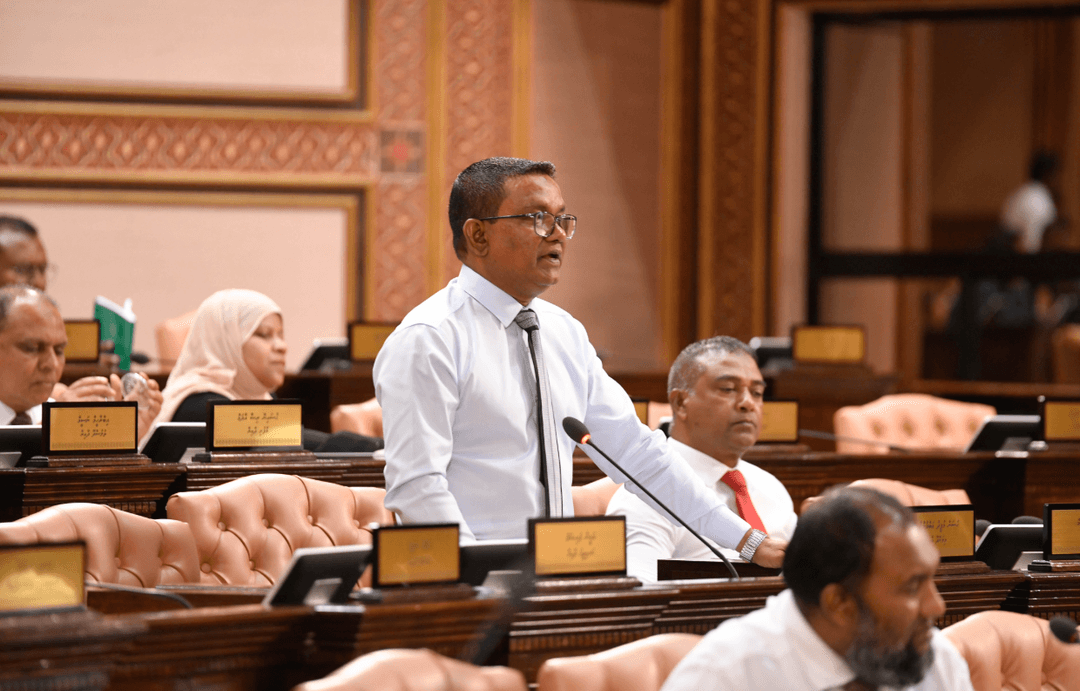 މި އުޅެނީ ދިވެހީންގެ ރާއްޖެއެއްގެ ތަސައްވަރު ގެނެސް، ކުލަވަރު ޖައްސަން: ހަސަން މުފީދު 