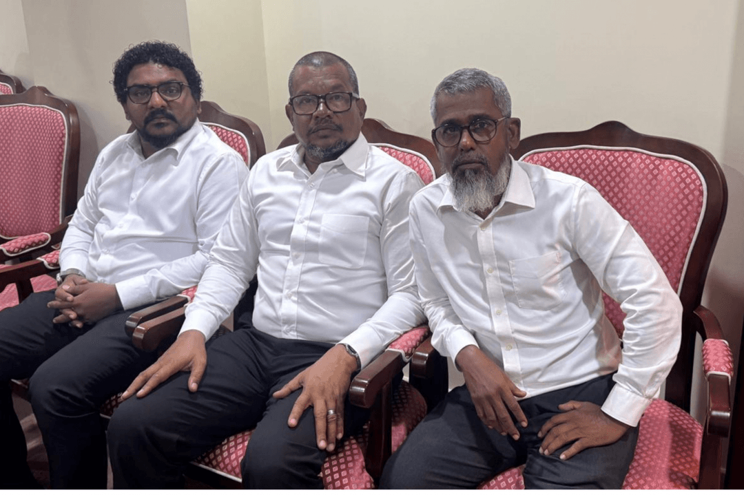 މަޖިލީހުގެ ޖަލްސާތަކުގައި މެމްބަރުން ޓައީ އަޅަން ލާޒިމްކޮށްފި  