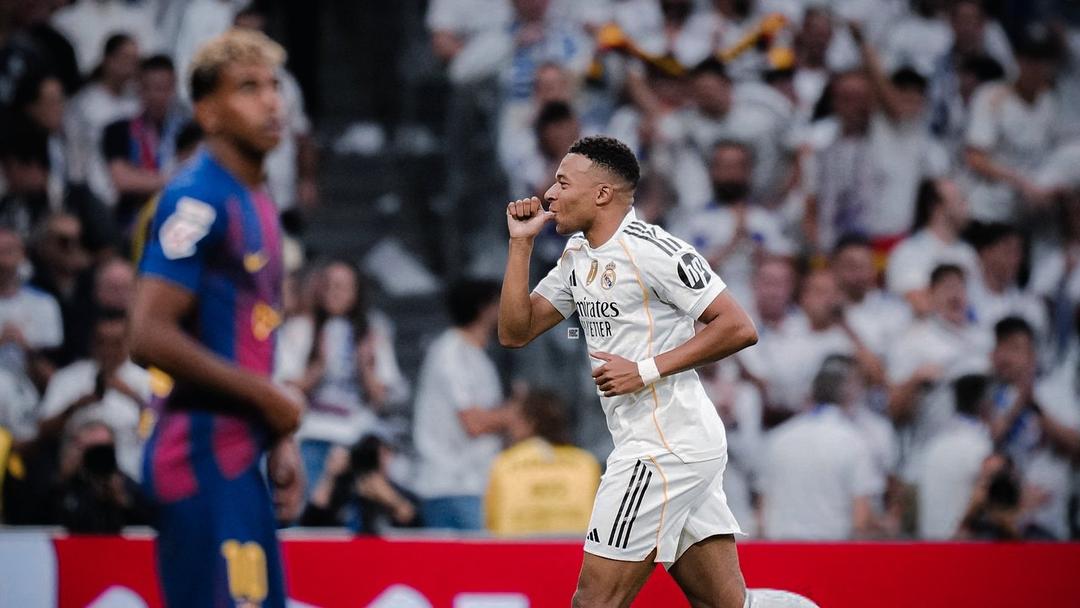 އަމިއްލަ ބޮލުގައި ތާޖުއަޅާ އިންސްޓަގްރާމް ކުއީން ހަމަބިމަށް ތިރިކޮށް ރެއާލް އެލްކްލެސިކޯ ކާމިޔާބުކޮށްފި