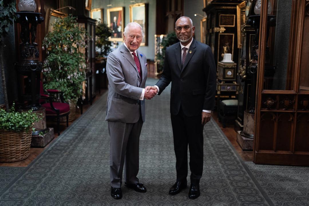 ރަސްގެފާނު ޗާލްސްގެ ދައުވަތަކަށް ރައީސް އިނގިރޭސިވިލާތަށް