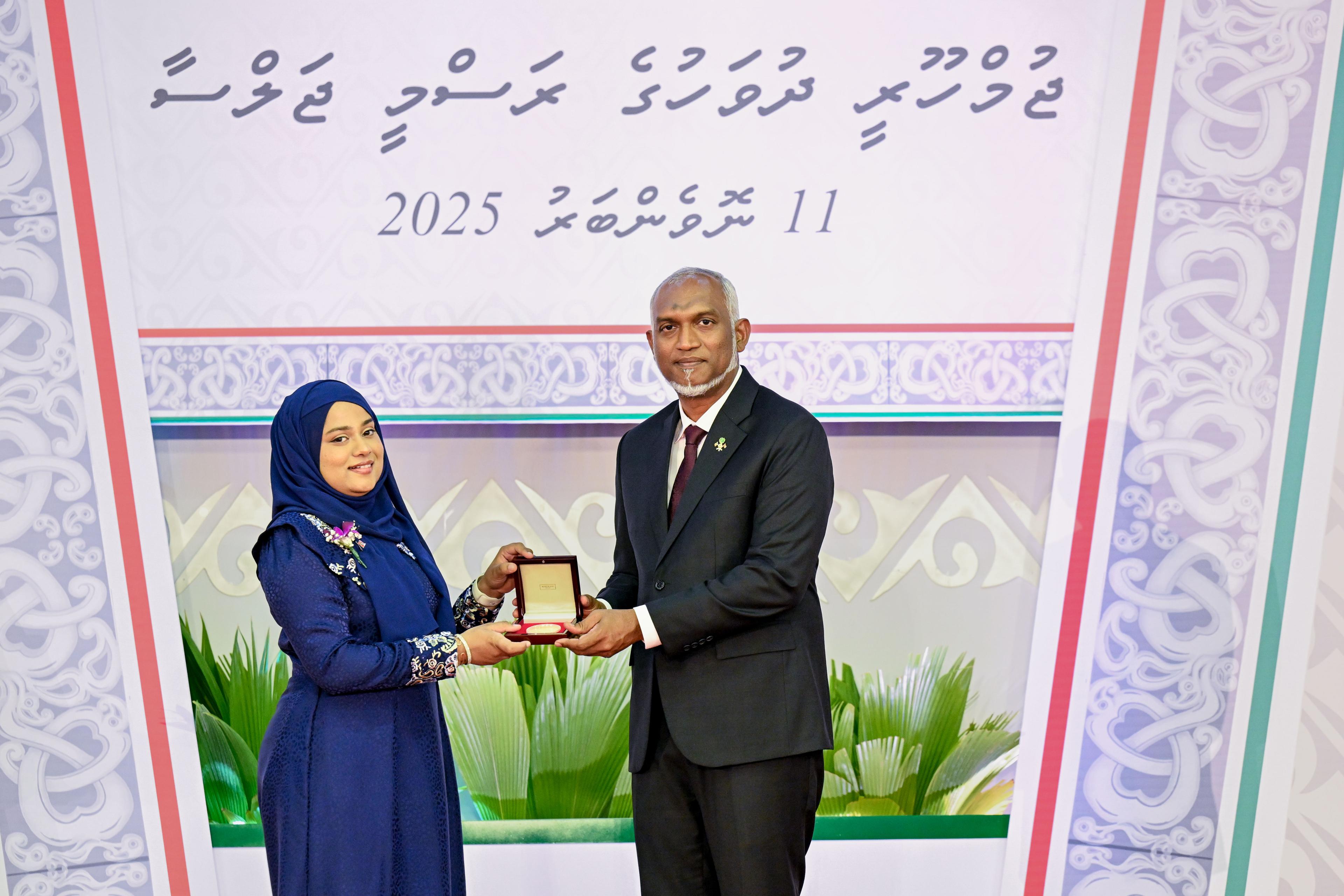 މަތީ ދަރަޖަ ހޯދާ ފަރާތްތަކަށް ރައީސް ދެއްވާ ޚާއްޞަ އިނާމު 34 ބޭފުޅަކަށް މިއަދު ދެއްވައިފި