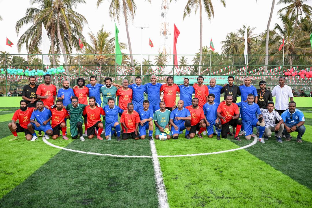 ޒުވާނުންގެ އެދުމުގެ މަތިން މަންދޫއަށް ވަޑައިގެން ރައީސް އެ ރަށުގެ ފުޓްސަލް ދަނޑު ހުޅުވައިދެއްވައިފި