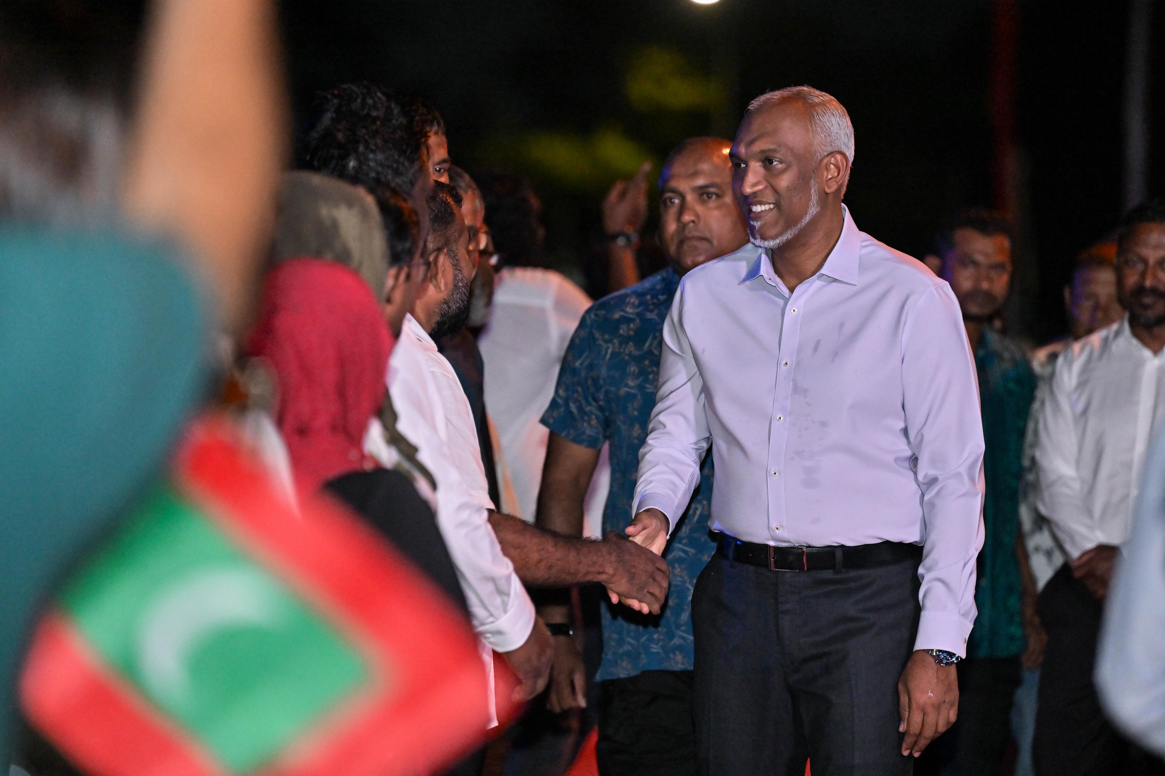 މާދަމާ ރޭ ރައީސް މައްޗަންގޮޅީ ރައްޔިތުންނާ  ބައްދަލުކުރައްވަނީ