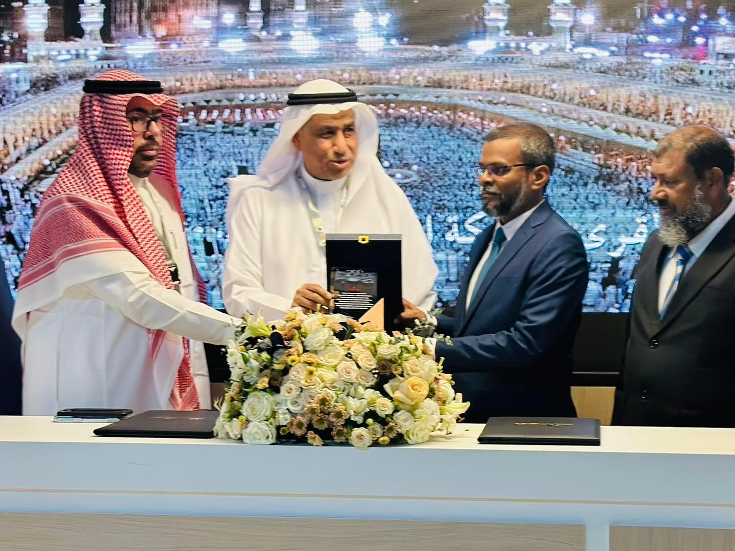 މިނާއާއި އަރަފާތުގައި ދިވެހިންނަށް ފެންވަރު ރަނގަޅު ޚިދުމަތް ފޯރުކޮށްދޭން އެއްބަސްވުމެއްގައި ސޮއިކޮށްފި