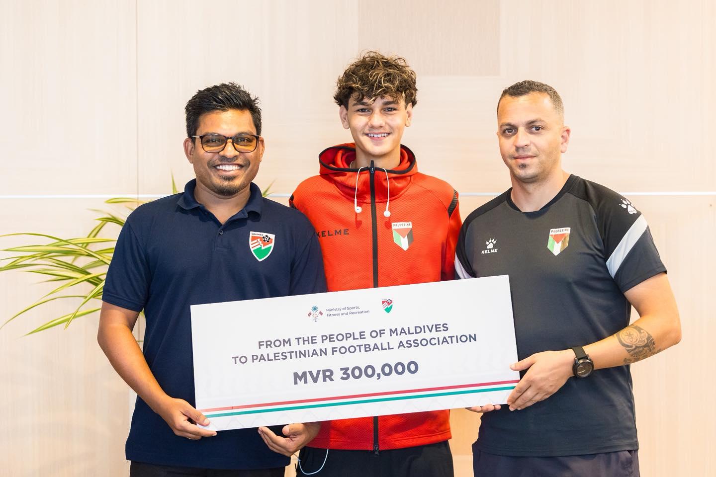 ފަލަސްޠީނު ފުޓްބޯޅައަށް އެހީވުމަށް އެފްއޭއެމުން އެއްކުރި ފައިސާ ހަދިޔާކޮށްފި