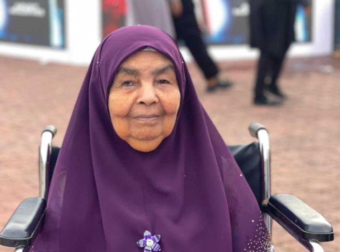 މިނިސްޓަރު ޢަބުދުﷲ ނާޞިރުގެ މަންމާފުޅު އަވަހާރަވެއްޖެ، ކަށުނަމާދު މަޣުރިބު ނަމާދަށްފަހު އިސްލާމީ މަރުކަޒުގައި