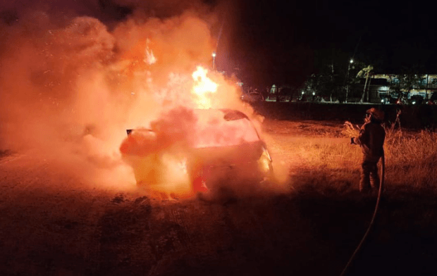 އައްޑޫގައި ދުއްވަމުން ދިޔަ ކާރެއްގައި ރޯވެއްޖެ