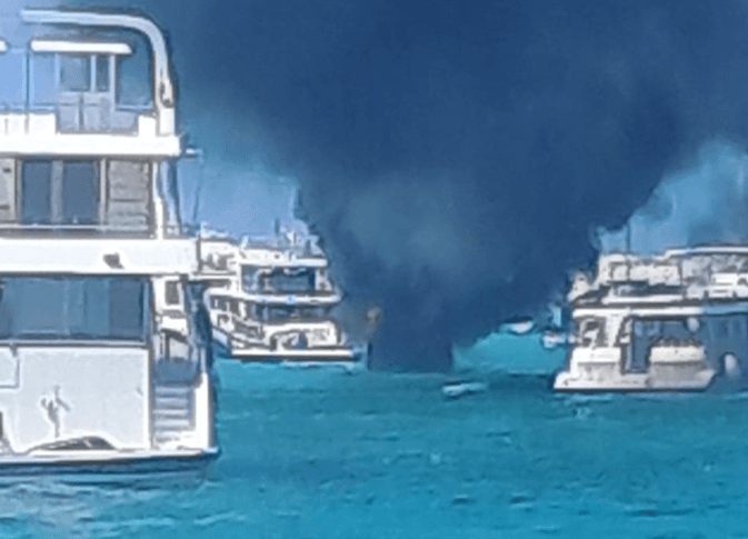 ހުޅުމާލޭ ފަޅުގައި އޮތްއުޅަނދެއްގައި ރޯވެ އަނދަނީ)، ފޮޓޯ: އެމްއެންޑީއެފް