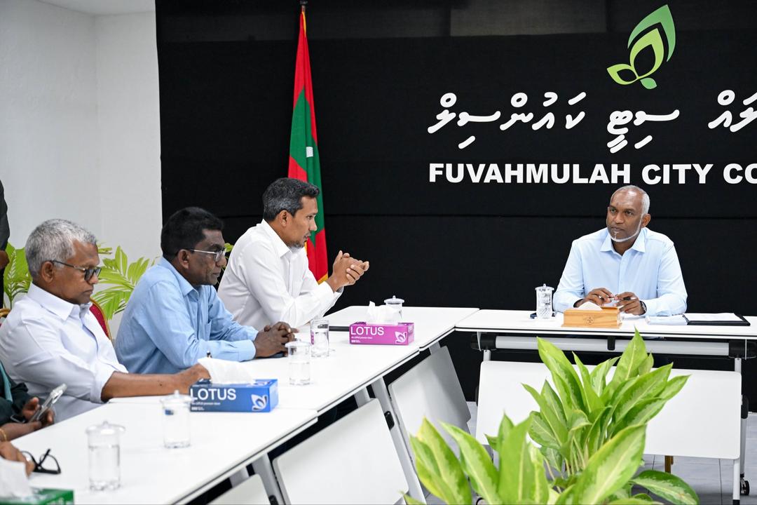 ރައީސް، ފުވައްމުލަކުގެ ރައްޔިތުންނަށް އެންމެ މުހިންމު ކަންކަމާ ގުޅޭގޮތުން މަޝްވަރާކުރައްވައިފި