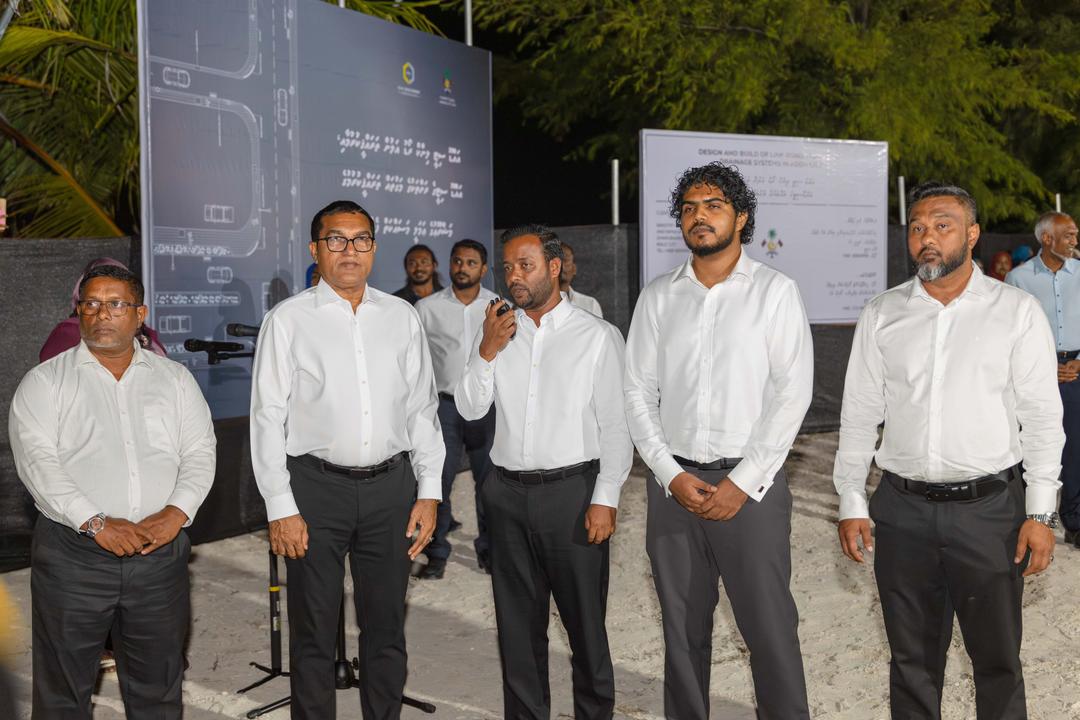 އައްޑޫ ސިޓީ ލިންކު ރޯޑާއި މަގުތައް ތަރައްޤީކުރުމުގެ މަޝްރޫޢުގެ ޢަމަލީ މަސައްކަތް ފަށައިފި