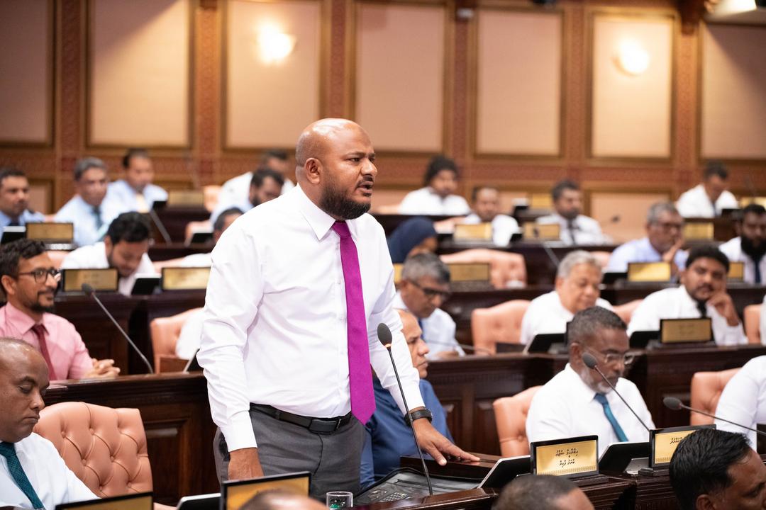 ޕާޓީން ވަކިކުރާ މެމްބަރުންގެ ގޮނޑި ގެއްލުމާމެދު ގޮތް ނިންމުމުގެ ބާރު ދާއިރާގެ ރައްޔިތުންނަށް ދޭން އިސްލާހެއް