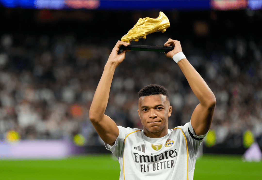 އެމްބާއްޕޭ ގޯލްޑަން ބޫޓު ދައްކާލި މެޗުގައި ދެގޯލާއެކު ރެއާލް އަތުފަތު ނުޖެހި ކުރިޔަށް