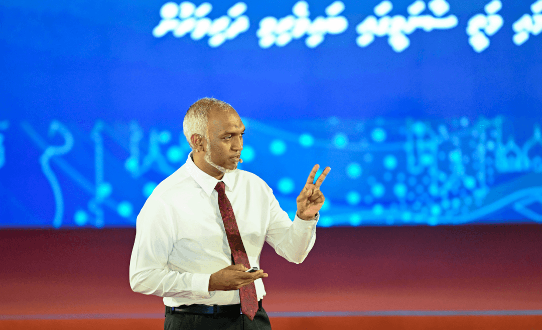 މި ސަރުކާރު އައިއިރު މަސްވެރިން ތިބީ ބިކަވެ ދޫކޮށްލާފައި: ރައީސް