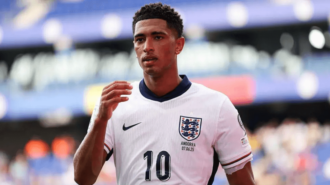 އިނގިރޭސި ޤައުމީ ޓީމުގެ ފުރަތަމަ 11 އިން ބެލިންގހަމް އަށް ޖާގަ ދިނުމާމެދު ހޫނު ބަހުސްތަކެއް