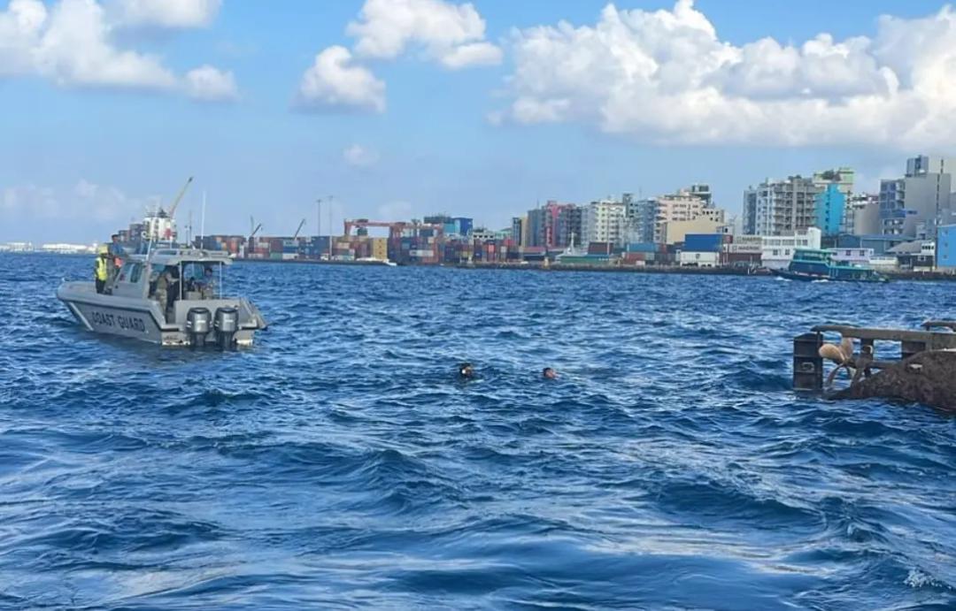 ބަންޑުންޖަހާލި ކޮޅުވެއްޓި ދުއްވީ ލައިސަންސް  ނެތް މީހެއް