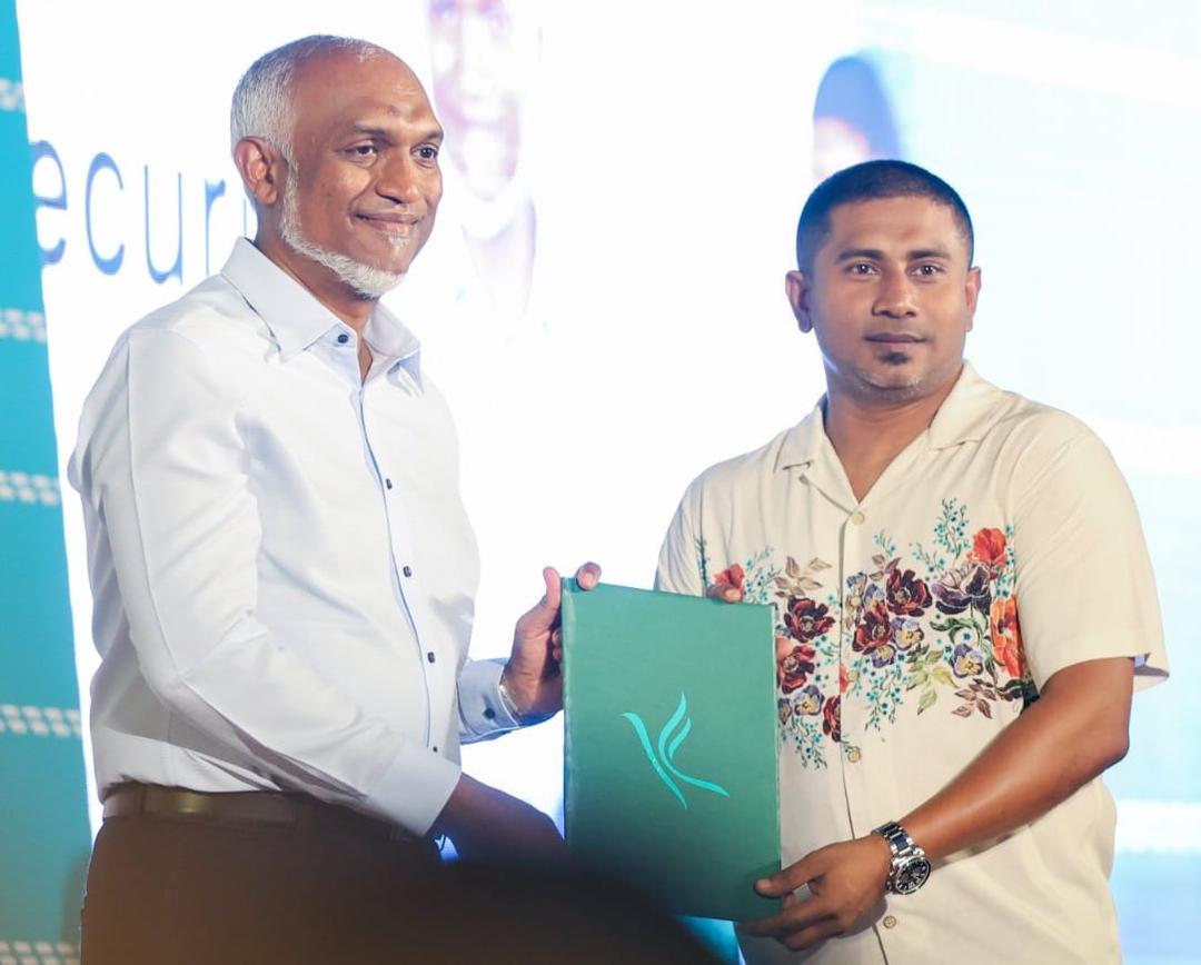 ކުރީގެ ވަޒީރު މަހުލޫފާއެކު ގިނަ ބަޔަކު ޕީއެންސީއާ ގުޅިވަޑައިގެންފި  